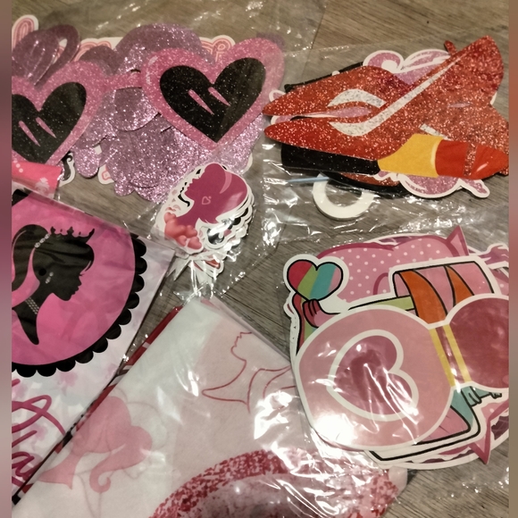 Barbie Birthday Party Lot Bundle Decorations - Barbiecore - NWT - Picture 3 of 3